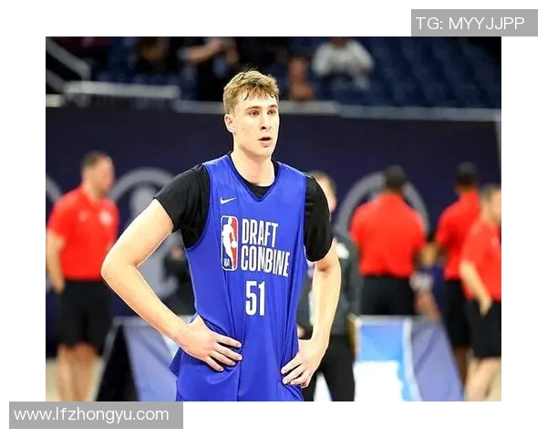 周五上班!独行侠官方晒球员训练照,戴维斯弗拉格等人入镜 周五上班!独行侠官方晒球员训练照,戴维斯弗拉格等人入镜