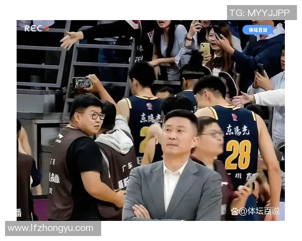 浙江球迷带伤赴东莞为广东男篮助威