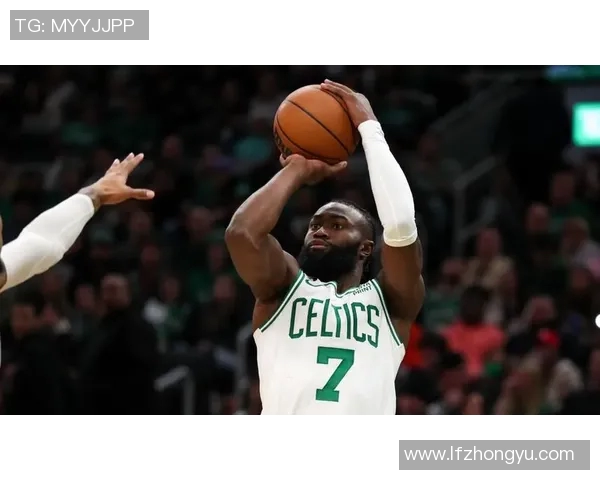 杰伦-布朗连续9场30+,追平伯德队史纪录 杰伦-布朗连续9场30+,追平伯德队史纪录